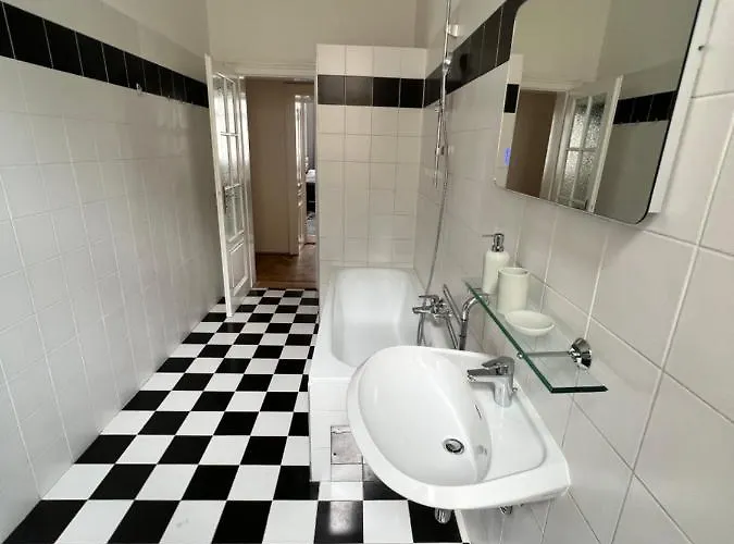 Iconic Suite_@o&r Apartment *